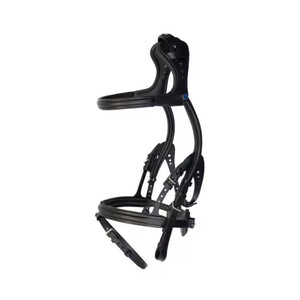 Harnais et bride pour cheval en cuir et nylon de couleur personnalisée avec design coupe-vent, ajustement réglable pour les couvertures de cheval - Product Image 1
