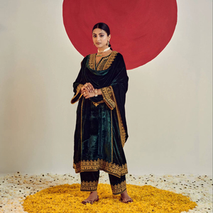 Conjunto de 3 Piezas para Mujer Ramdev Trading (Top, Pantalón y Dupatta) de Terciopelo con Estampado Digital, Secado Rápido, Estilo Moderno, para Todas las Temporadas, Diwali - Product Image 1