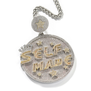 Pendentif Médaille Rond XXL en Argent 925 Personnalisé avec Lettre Gravée SELF MADE, Micro-Pavé de Moissanite Luxe Bling, Style Hip Hop pour Homme - Product Image 3