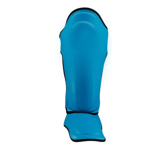 Protectores de Espinilleras de Piel Sintética para Boxeo y Muay Thai, con Logotipos Personalizados Impresos, para Entrenamiento de Kickboxing, Hechos en Pakistán, Venta al Por Mayor - Product Image 3