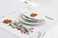 Ensemble de nappes et de serviettes de table personnalisées en broderie Quang Thanh, motif Poinsettia de Noël, 100% coton, lavable en machine, réutilisable, pour la maison et les restaurants