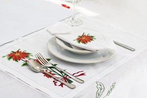 Ensemble de nappes et de serviettes de table personnalisées en broderie Quang Thanh, motif Poinsettia de Noël, 100% coton, lavable en machine, réutilisable, pour la maison et les restaurants - Product Image 5
