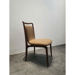 Chaise de salle à manger de luxe en bois de noyer avec assise rembourrée en cuir pleine fleur, mobilier moderne pour salle à manger, restaurant, hôtel PISANO - Product Image 1