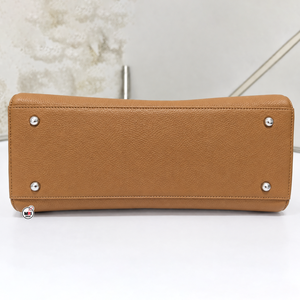 Bolso Tote de Piel Sintética de Nueva York de Primera Calidad, con Letras Grabadas, Diseño Moderno OEM, Abierto por Arriba, para Uso Diario de Mujeres, para Todas las Estaciones, Compras y Actividades al Aire Libre - Product Image 2