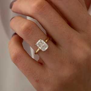 Anillo Solitario con Diamante Cultivado en Laboratorio de 2 Quilates, Corte Alargado, E VS1, Oro de 14k, Dos Tonos, Anillo de Compromiso, Certificado IGI - Product Image 5