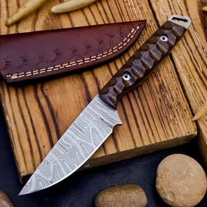 Cuchillo de desollar de hoja fija de acero de Damasco forjado a mano con funda, cuchillo de caza y camping OEM personalizado de espiga completa con mango de Micarta - Product Image 2