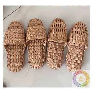 Pantoufles artisanales en jacinthe d'eau, écologiques et haut de gamme, chaussures tissées naturelles, export en gros du Vietnam dans le monde entier - Product Image 1
