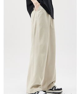 Pantalon de survêtement en coton pour homme, style streetwear, coupe évasée, jambe droite ample et cordon de serrage, design décontracté à jambe large. - Product Image 3