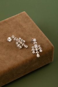 Pendientes de Diamantes Multicorte de 3.24 Quilates con Diseño Floral en Oro Blanco de 14K, Joyería Fina Elegante para Mujer - Product Image 2
