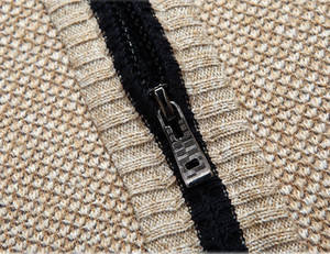 Cardigan en tricot beige pour homme, fermeture éclair intégrale, col roulé, manches régulières, doublure à carreaux, vêtement d'hiver, pull en laine acrylique - Product Image 4