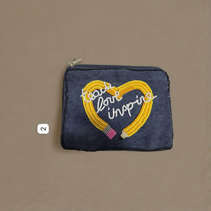 Bonito Monedero de Mamá Claus con Cuentas, Hecho a Mano, Bolsa Brillante para las Fiestas Navideñas, Monedero Colorido para Mamás de MD HANDICRAFTS - Product Image 4