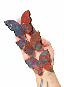 Mariposa voladora de cristal de alta calidad con alas de hematita y jaspe rojo, mariposa tallada en 3D y decoración para el hogar. - Product Image 3