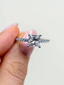 Bague de fiançailles de luxe 1,00 carat en diamant de laboratoire taille princesse, en or massif 18K/14K/10K, avec pavé minimaliste, cadeau de mariage, bijoux - Product Image 4