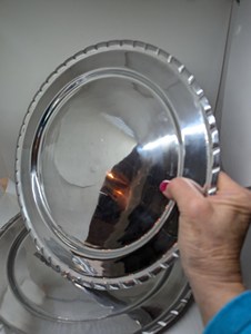 Plato Base de Plástico Duradero y Elegante para Decoración de Eventos, Banquetes y Bodas - Product Image 4