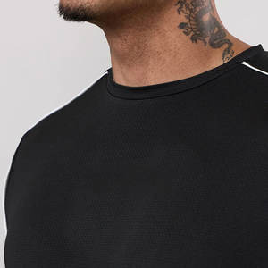 Camiseta Deportiva de Diseño Ajustado con Paneles Laterales, Personalizable, Transpirable, de Alta Calidad (210 g/m²) para Hombre - Product Image 6