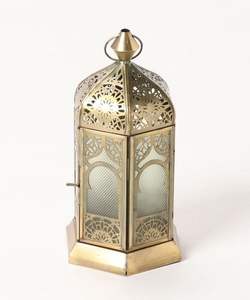 Lanterne en laiton moderne pour bougie et lumière LED, au design élégant et à l'effet lumineux doux et chaleureux - Product Image 6