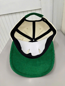 Casquette de baseball en velours côtelé personnalisée avec logo brodé Mama, style vintage bicolore vert crème, casquette 5 panneaux en velours côtelé pour femme, fabrication OEM au Vietnam - Product Image 5