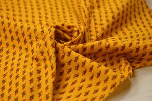 Tela de Algodón Ecológica Estampada a Mano en Amarillo Mostaza, Ligera, con Motivos Tradicionales Pequeños, para Moda - Product Image 2