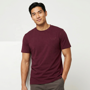 Camiseta de Manga Corta Color Borgoña para Hombre, Logotipo de Ala en Relieve, Corte Regular, Cuello Redondo, Tejido Jersey Informal, Color Sólido - Product Image 6