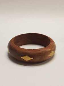 Bracelets en bois texturé |   Bracelet de taille standard avec finition rustique naturelle pour femme, look tribal moderne et cadeau écologique - Product Image 6