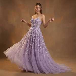 Robe de mariée de luxe en satin perlé, coupe princesse, col rond, sans manches, longueur ras du sol, traîne chapelle, style moderne vintage, écologique, avec soutien-gorge intégré - Product Image 5