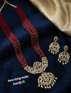 Nouvel ensemble de bijoux vintage en alliage plaqué or avec cristaux et strass, comprenant boucles d'oreilles et Maang Tikka, idéal pour mariages et fêtes. - Product Image 2