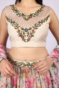 Le meilleur choix pour les fêtes : Lehenga Choli imprimé pour femmes avec dupatta en organza et travail de perles – Tenue élégante pour les festivals - Product Image 4