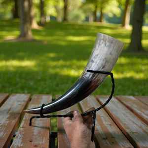 Corne à boire viking de luxe, finition artisanale haut de gamme, avec support métallique, en corne naturelle polie, capacité 500 ml, anti-fuite, la meilleure - Product Image 2