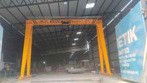 Grúa Goliath de Viga Única INOVIC CRM de 5 Toneladas |   Grúa Pórtico Exterior con Polipasto Eléctrico |   Grúa Amarilla para Manejo de Materiales Industriales - Product Image 4