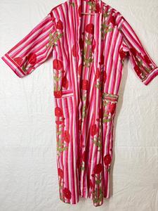 Robe kimono pour femmes 100% coton imprimé |   Peignoir léger à motifs floraux pour la détente |   Kimono d'été respirant avec logo frontal - Product Image 4