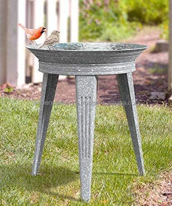 Bain d'oiseaux classique en métal pour jardin, patio, design élégant, base robuste, attirant les oiseaux, avec bassin de rétention d'eau. - Product Image 3