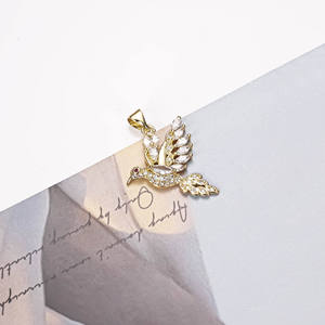 Pendentif oiseau en argent 925 plaqué or avec pierre de moissanite taille marquise, broche colibri, bijou en cristal, cadeau pour femme - Product Image 4
