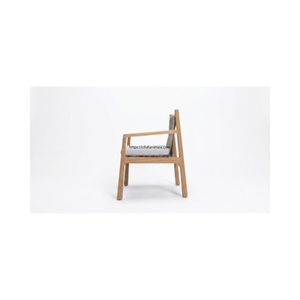 La chaise de salle à manger Devora, dotée d'un cadre robuste en teck et d'accoudoirs en corde tressée de manière complexe, allie une élégance naturelle. - Product Image 5