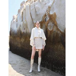 Nuevo Abrigo Elegante para Mujer HINA EMB, Capa de Mezcla de Cachemira con Botones, Abrigo Casual sin Mangas de Cachemira para Mujer, de Vietnam - Product Image 2