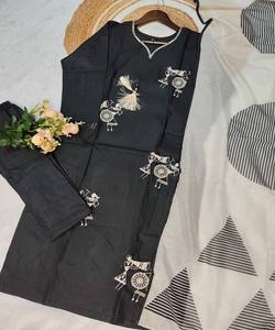 ชุดเสื้อผ้าทอผ้าเรยอนปักลายหรูหรา พร้อมผ้าคลุมไหล่ สไตล์ลำลองสุดหรู ราคาขายส่ง เสื้อผ้าชาติพันธุ์ สีดำ - Product Image 4