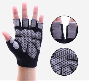 Gants de sport personnalisés respirants, antidérapants, à demi-doigts, avec sangle de poignet réglable, en polyester, pour la gym, le fitness et le cyclisme - Product Image 4