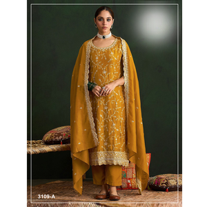Salwar Kameez de créateur en soie Vichitra avec broderies lourdes et travail de sequins, achetez directement auprès du fournisseur à prix avantageux - Product Image 1