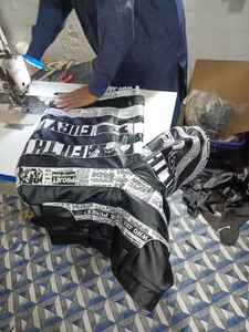 กางเกงขาสั้นหนังทรงหลวม แฟชั่นใหม่ เสื้อผ้าคุณภาพดี กางเกงหนังผู้ชายสั่งตัดได้ สไตล์ลำลอง ซิปหน้า เนื้อผ้านุ่ม ความยาวระดับเข่า - Product Image 1