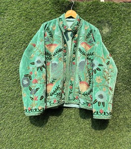 Chaqueta de Terciopelo Negro Hecha a Mano de Primera Calidad, Bordado Floral Tradicional y Trabajo de Aguja Intrincado, Prenda Exterior Étnica de Lujo para Mujer - Product Image 3