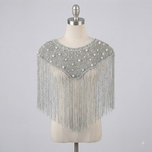 Collier Capelet Frangé Perlé Argenté, Accessoire de Mode de Luxe pour Soirée - Product Image 1