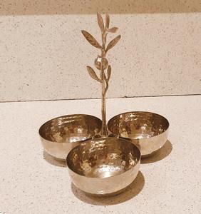 Trois bols décoratifs en métal avec poignée en forme de feuille, parfaits pour les collations, les fruits secs et la décoration de table, vente en gros en provenance d'Inde - Product Image 2