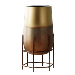 Macetero de Metal Plateado con Diseño Ondulado, de Hierro Galvanizado, Resistente, de 4L y 2.2kg, con Soporte de Exhibición para Uso en Interiores del Hogar, Elegante - Product Image 3