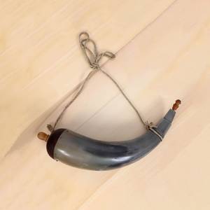 Corne en poudre traditionnelle de haute qualité pour accessoires de costumes historiques, survie en extérieur et collectionneurs de objets d'histoire - Product Image 5
