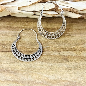 Pendientes de Aro Boho de Último Diseño 2026, Joyería Étnica de Latón para Mujer, Acabado Plateado Oxidado, Diseño Geométrico de Luna Creciente, Para Venta al por Mayor OEM ODM - Product Image 4
