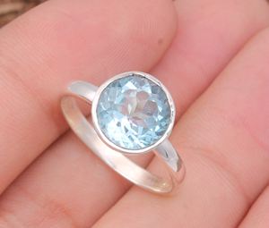 Anillo de Compromiso y Boda de Plata de Ley 925 con Topacio Azul Natural, Engaste de Bisel, Solitario, Venta al por Mayor - Product Image 1