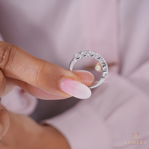 Anillo de Eternidad de Diamantes Creados en Laboratorio de Corte Redondo de Lujo de 1.27CT, Anillo de Boda Apilable con Puntas Compartidas para Mujer, Joyería Fina Elegante - Product Image 4