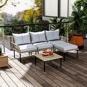 Set di mobili da giardino in rattan grigio chiaro da 5 pezzi, compresi divano, chaise longue, tavolino da caffè, poggiapiedi con cuscini - Product Image 2