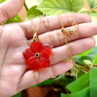 Collar de cadena de moda para mujer, chapado en oro de 18k, con flor de cornalina natural tallada y detalles de esmeralda CZ diminutos, joyería exclusiva.
