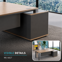 Bureau de direction moderne en forme de L avec plateau en bois clair, cadre en boucle anthracite et armoire de rangement latérale, usage commercial
