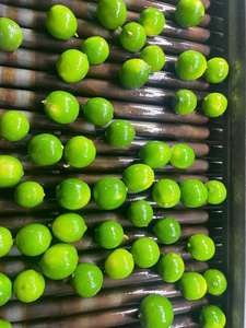 Citrons verts frais, fruits non mûrs, entiers, naturels, origine Vietnam, stockage à froid, durée de conservation 30-45 jours - Product Image 2